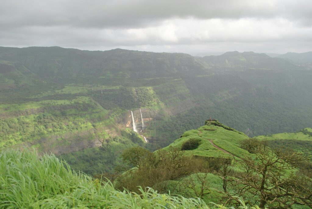 Majestic view of lush greenery and cascading waterfalls in Lonavla, India.
